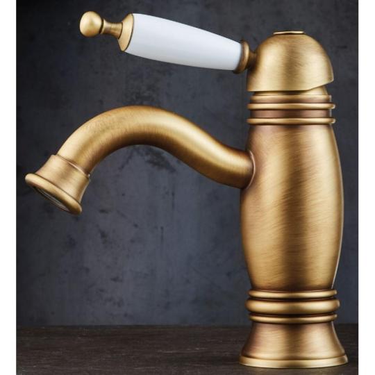 mediterran bronz furdoszoba csap keramia betetes klasszikus elegans szallodai furdoszoba rusztikus vintage balaton nyaralo minosegi rez csapok lameridiana budapest ii.kerulet vintage.jpg